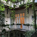 Laubengang im 2. Stock